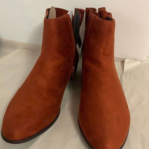 comfortview Shoes - NWOT‎ COMFORTVIEW  PENNI BOOTS SIZE 9WW